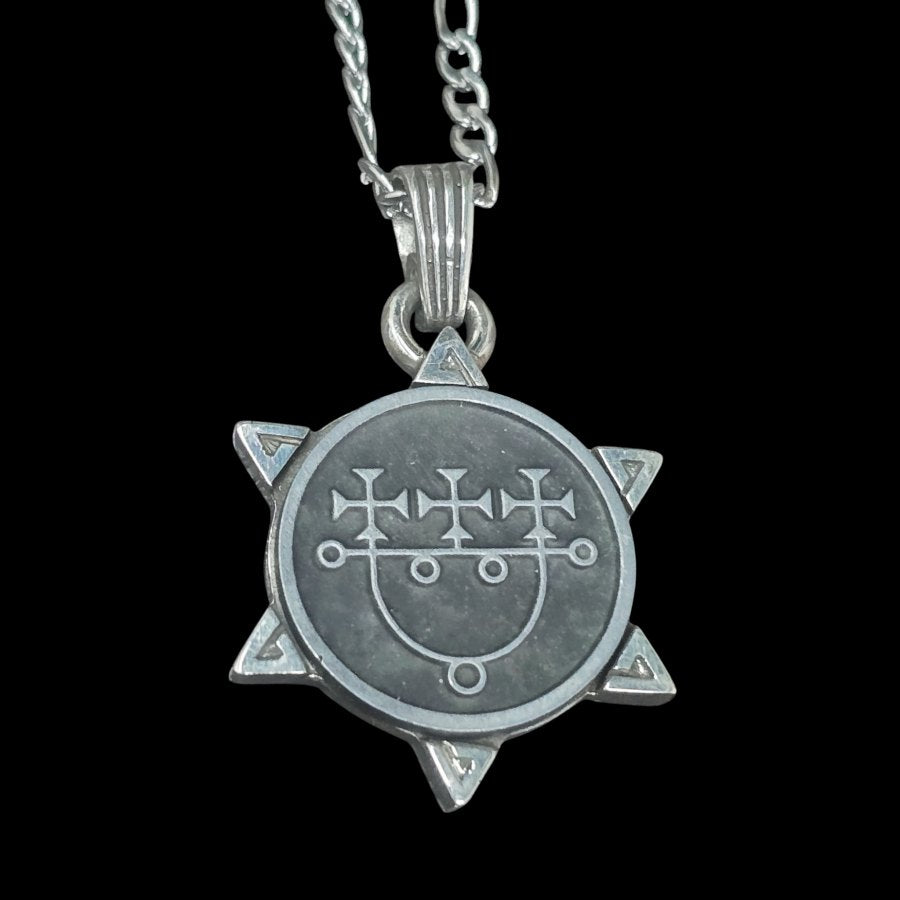 I wove the 12th Demon Prince Sitri and the Secret Seal of Solomon, the 72nd Demon, the Lesser Key of Solomon, and the Goetia. In Silver, 3 x 2.5 cm, 12 g. Art. 1871 - Bricks Masons