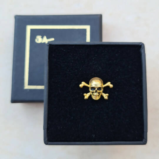 Scull and Bones Masonic Lapel Pin - Bricks Masons