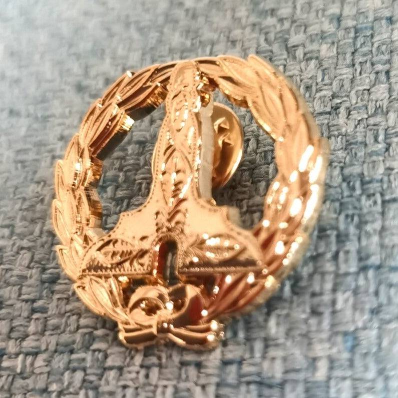 Senior Warden Blue Lodge Lapel Pin - Wreathed evel - Bricks Masons